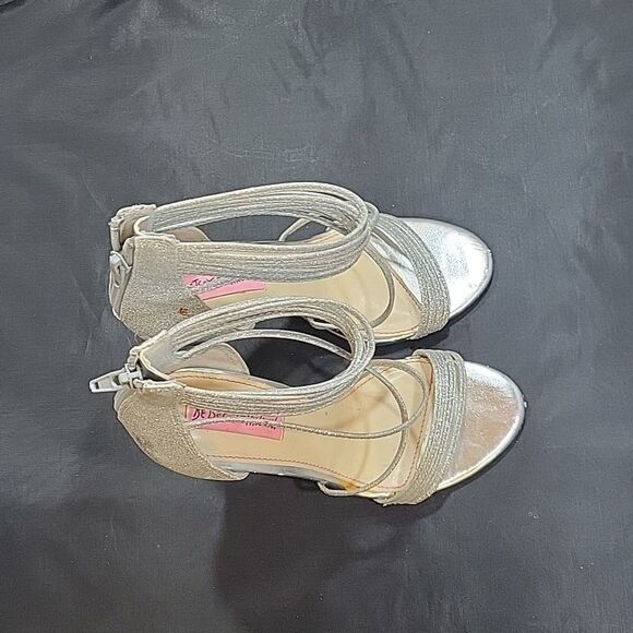 BLUE BY BETSEY JOHNSON WOMEN'S KORA DRESS SANDAL, Silver Glitter - Picture 4 of 16